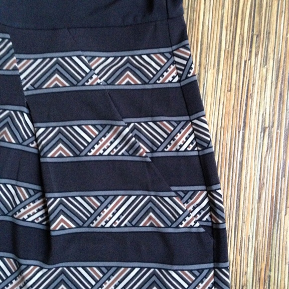 BCBGMAXAZRIA Dress Sleeveless Geometric Stripes - Picture 6 of 8